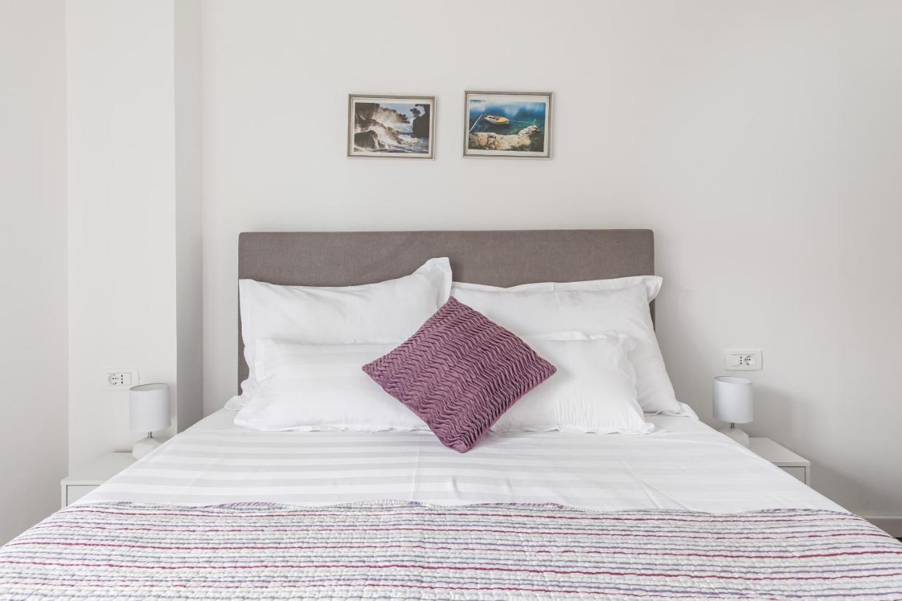 Apartments Villa Salona Sky Екстер'єр фото