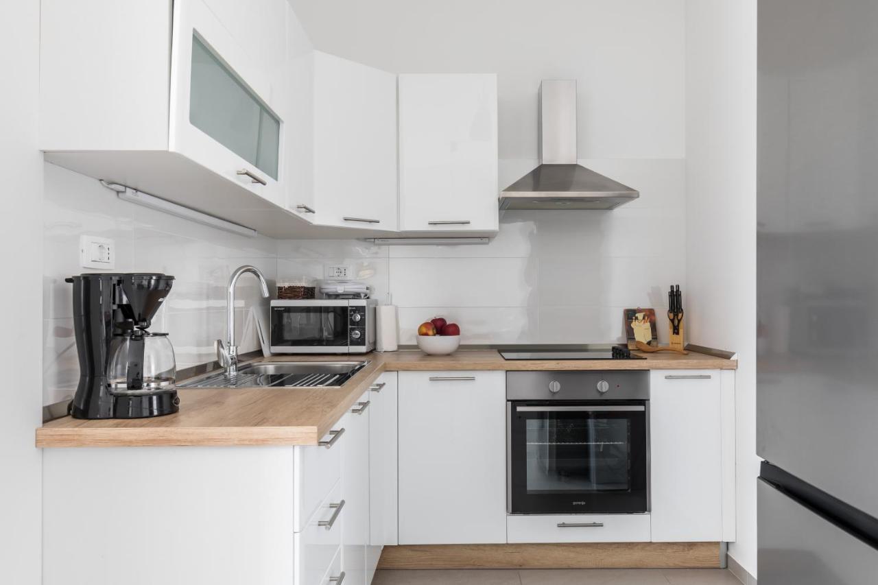 Apartments Villa Salona Sky Екстер'єр фото