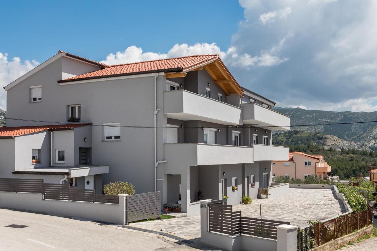 Apartments Villa Salona Sky Екстер'єр фото